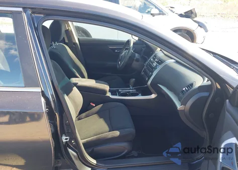 2014 Nissan Altima 2.5/2.5 S/2.5 Sl/2.5 Sv z USA, uszkodzony, nr VIN 1N4AL3AP1EN382175